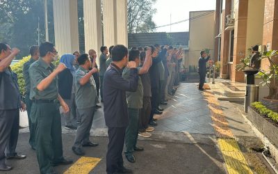 Kegiatan Apel Pagi yang dipimpin oleh Wakil Ketua PTUN Bandung