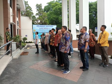 PTUN Bandung Gelar Apel Sore Bulan Oktober 2024: “Komitmen pada Disiplin, Pelayanan Prima, dan Zona Integritas”